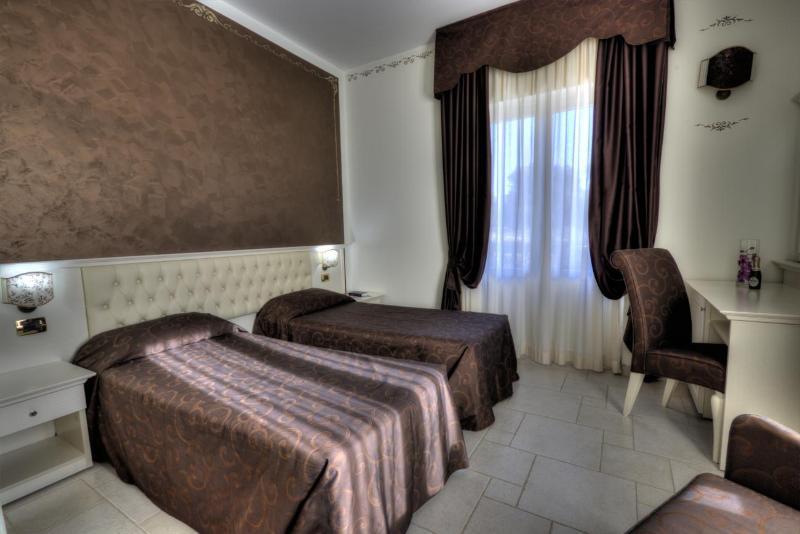 Hotel Madonna Delle Grazie チェーリエ・メッサーピカ エクステリア 写真